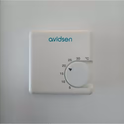 Temperatura regolabile da 5° - 30° C in riscaldamento e raffrescamento Alimentazione: tensione di rete 230VAC - 50/60Hz Uscit ...
