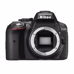 Nikon D5300 + 18-200mm F3.5-6.3 DC Macro OS HSM + SD 4GB, 24,2 MP, 6000 x 4000 Pixel, CMOS, Full HD, 480 g, Nero
