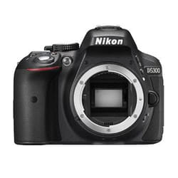 Nikon D5300 + 18-200mm F3.5-6.3 DC Macro OS HSM + SD 4GB Kit fotocamere SLR 24,2 MP CMOS 6000 x 4000 Pixel Nero