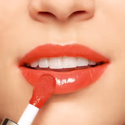 Clarins Lip Comfort Oil 08 strawberry 7ml - Vista aggiuntiva 5