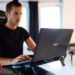 KLIM Wind base di raffreddamento per laptop 48,3 cm (19") 1400 Giri/min Nero
