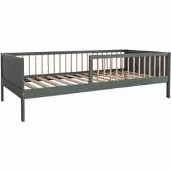 Descrizione: Questo letto per bambini 190x90 cm, realizzato in legno di pino con doghe in compensato, è progettato per offrir ...