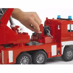 BRUDER MAN Fire engine with selwing ladder - Vista aggiuntiva 4