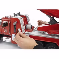 BRUDER MACK Granite fire engine with water pump - Vista aggiuntiva 5
