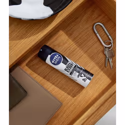 NIVEA Men Black & White Invisible Uomo Deodorante spray 200 ml 1 pz - Vista aggiuntiva 4