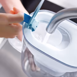 Brita 1051367 Filtraggio acqua Bottiglia per filtrare l'acqua 2,4 L Verde, Trasparente - Vista aggiuntiva 6