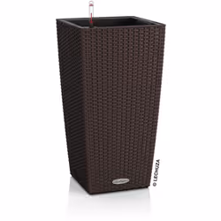 Il design slanciato e la trama intrecciata rendono CUBICO Cottage un vaso perfetto per riorganizzare e trasformare gli ambien ...