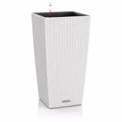 Il design slanciato e la trama intrecciata rendono CUBICO Cottage un vaso perfetto per riorganizzare e trasformare gli ambien ...