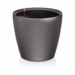 Finiture di pregio per questo il nostro vaso Classico per eccellenza. Disponibile in varie dimensioni e ben 7 varianti di col ...