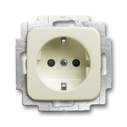 Busch-Jaeger 2013-0-5312 presa energia CEE 7/3 Bianco
