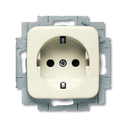 Busch-Jaeger 2013-0-4375 presa energia CEE 7/3 Bianco