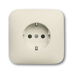 Busch-Jaeger 2013-0-4383 presa energia CEE 7/3 Bianco