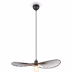 Finezza curvilinea e una dichiarazione cool con la lampada a sospensione CHAPEAU! Con il suo alloggiamento decorativo in meta ...