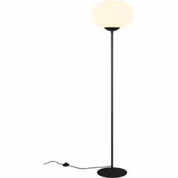 La lampada da terra FOMENTO crea accenti morbidi accanto a un divano o nella zona giorno. L'elegante testa luminosa ellissoid ...