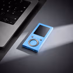 Intenso Video Scooter BT MP3-Player 64 GB - Bluetooth 5.0, Display LCD da 1,8", USB-C, lettore di schede microSD, 18 ore di autonomia, lettore musicale e video, Blu - Vista aggiuntiva 8