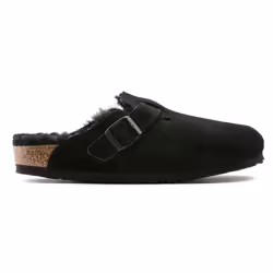 Sabot Boston in pelle scamosciata con interno in pelliccia di agnello, ideale per l&#039;inverno.