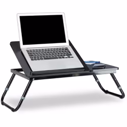 Questo tavolino porta pc è ideale per lavorare al proprio pc comodamente seduti al divano o nel proprio letto. Il pannello in ...