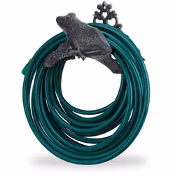 Questa sella portatubo è un comodo accessorio da giardino. Arrotolate il vostro tubo per recuperare spazio e, al bisogno, sro ...