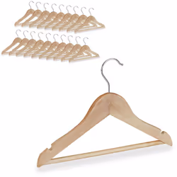 Con questo pratico set di grucce in legno potrete finalmente mettere in ordine i più bei vestitini dei vostri figlioletti. Le ...