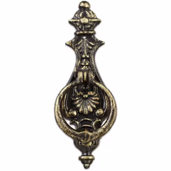 Questo batacchio dal design anticato è un accessorio decorativo funzionale per la porta d'ingresso. Il battente vintage è ide ...