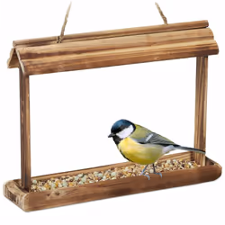 Con questa pratica mangiatoia per uccelli farete un vero e proprio regalo ai vostri uccellini in giardino, sia durante l’inve ...