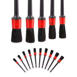 Il set da 15 pennelli detailing è essenziale per una pulizia auto professionale. Con 5 diverse misure, questo kit è ideale pe ...