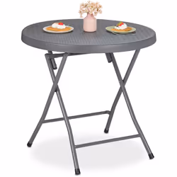 Se vuoi assaporare appieno la stagione del giardino, questo tavolo pieghevole è un must. Fino a 4 persone possono sedersi com ...