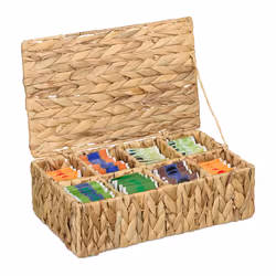 Organizza le tue bustine con stile grazie a questa elegante scatola porta tè e tisane in fibra naturale di giacinto d’acqua. ...