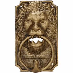 Questo batacchio con testa di leone è un accessorio decorativo funzionale per la porta d'ingresso. Il battente vintage è idea ...