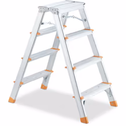 Un accessorio che non può mai mancare a casa è proprio una scala: per montare delle lampade a soffitto, verniciare le pareti  ...