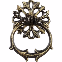 Questo batacchio dal design anticato è un accessorio decorativo funzionale per la porta d'ingresso. Il battente vintage è ide ...