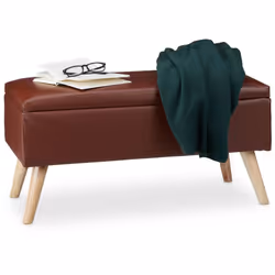 La riuscita combinazione del rivestimento in similpelle e del legno di eucalipto con venature naturali delle gambe rendono qu ...
