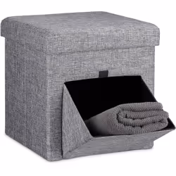 Questo pratico pouf dispone di un capiente contenitore da riempire con cuscini, riviste, giocattoli e tanto altro. Lo scompar ...