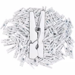 Il set da 400 mini mollette in legno è ideale per chi ama realizzare decorazioni fai da te o pacchetti regalo personalizzati  ...