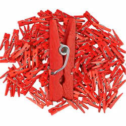 Il set da 400 mini mollette in legno è ideale per chi ama realizzare decorazioni fai da te o pacchetti regalo personalizzati  ...