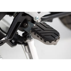 Kit poggiapiedi SW-Motech ION - Triumph Tiger 800/ 900/ 1200, Scrambler 1200., nero-argento