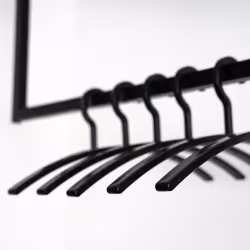 Specifiche del prodotto: Dimensioni (L x P x A): 47 x 2 x 18 cm Materiale: plastica Colore: nero Versatile Risparmio di spazi ...