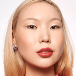 Essence Baby Got Blush cipria 40 Coral Crush Liquido - Vista aggiuntiva 5