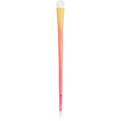 essence BRUSH IT LIKE IT'S ART eyeshadow brush 01 Throwing A Little Color