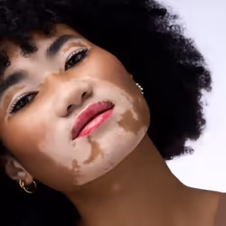CATRICE Butter Drippin' Glossy Lip Balm burrocacao Balsamo per labbra 050 Cherry Delicious Donna - Vista aggiuntiva 5