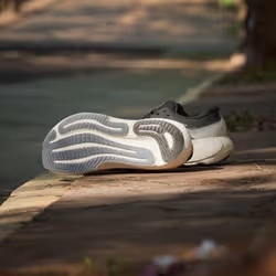 Adidas KK1202_640 scarpa sportiva Bianco - Vista aggiuntiva 4