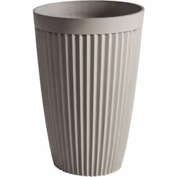 Fioriera alta. Questo elegante vaso alto è perfetto per esporre una varietà di piante. Realizzato in una miscela resistente a ...