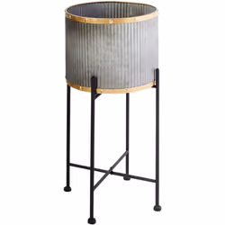 Fioriera decorativa per interni ed esterni. Aggiungi un tocco industriale al tuo spazio con questo elegante supporto per vasi ...