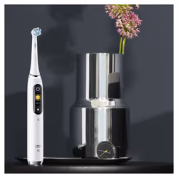 Oral-B iO - 9n - Spazzolino Elettrico Ricaricabile, 1 Spazzolino Bianco Esclusivo Con Tecnologia Magnetica Rivoluzionaria, Display A Colori, 1 Testina, 1 Custodia Da Viaggio Con Caricatore - Vista aggiuntiva 5