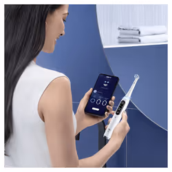 Oral-B iO - 9n - Spazzolino Elettrico Ricaricabile, 1 Spazzolino Bianco Esclusivo Con Tecnologia Magnetica Rivoluzionaria, Display A Colori, 1 Testina, 1 Custodia Da Viaggio Con Caricatore - Vista aggiuntiva 6