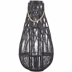 Lanterna accentuata dalla forma originale. Una lanterna dal design intrecciato realizzata in legno, perfetta per donare un fe ...