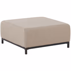 Esclusivo pouf da esterno. La stabile base nera è realizzata in metallo verniciato a polvere e l'elegante tessuto beige del r ...
