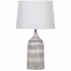 Preziosa abat-jour da comodino in stile classico. Illumina con stile ogni stanza con questa meravigliosa lampada da tavolo sc ...