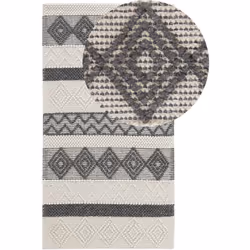 Tappeto boho tessuto a mano con motivo geometrico. Questo splendido tappeto intrecciato a mano è la scelta ideale per il sogg ...