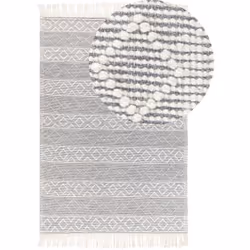 Tappeto fatto a mano con frange decorative e motivo geometrico. Completa il tuo salotto o la tua camera da letto con questo e ...